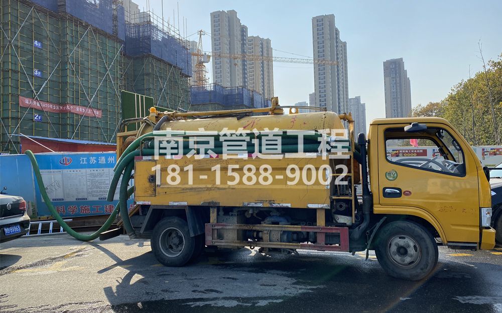 265藤子建筑工地抽粪