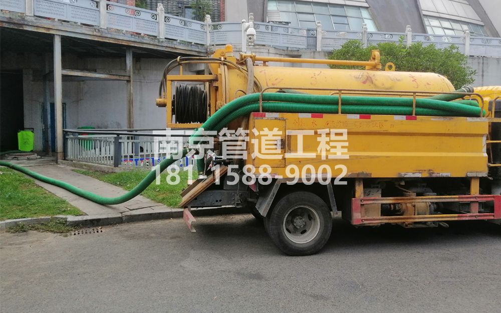 277藤子商场隔油池吸污