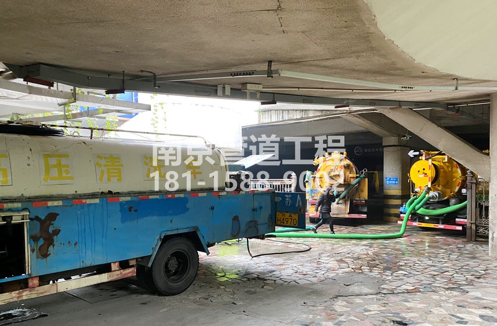 273藤子商场地下室污水清理