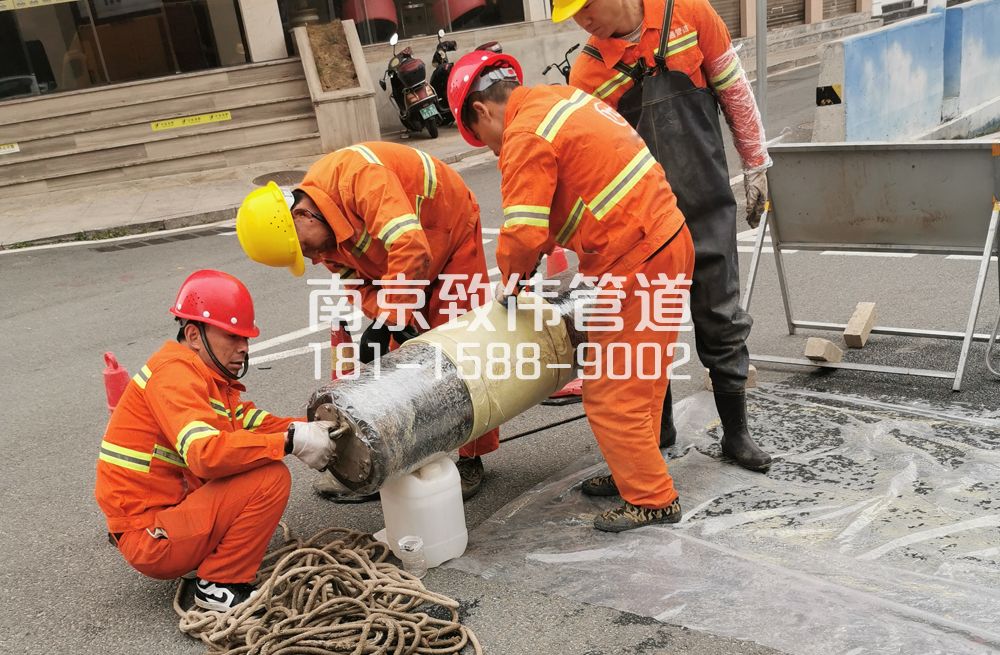 339藤子管道修复